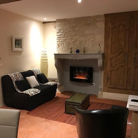 Au Poids Du Roy Apartment Noyers-sur-Serein Exterior photo