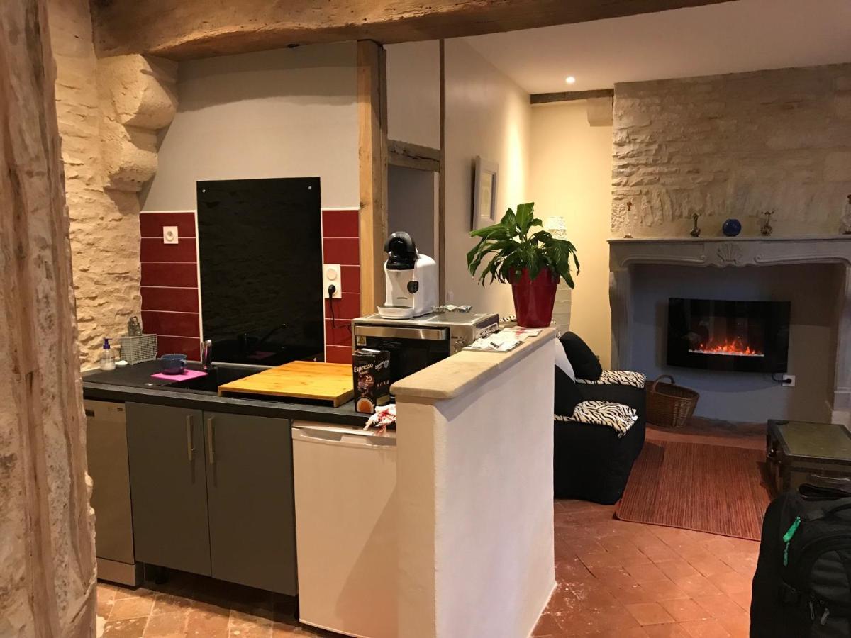 Au Poids Du Roy Apartment Noyers-sur-Serein Exterior photo
